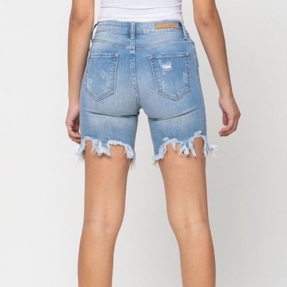 🔥CELLO🔥HIGH RISE DISTRESSED DENIM SHORTS - Picture 3 of 6
